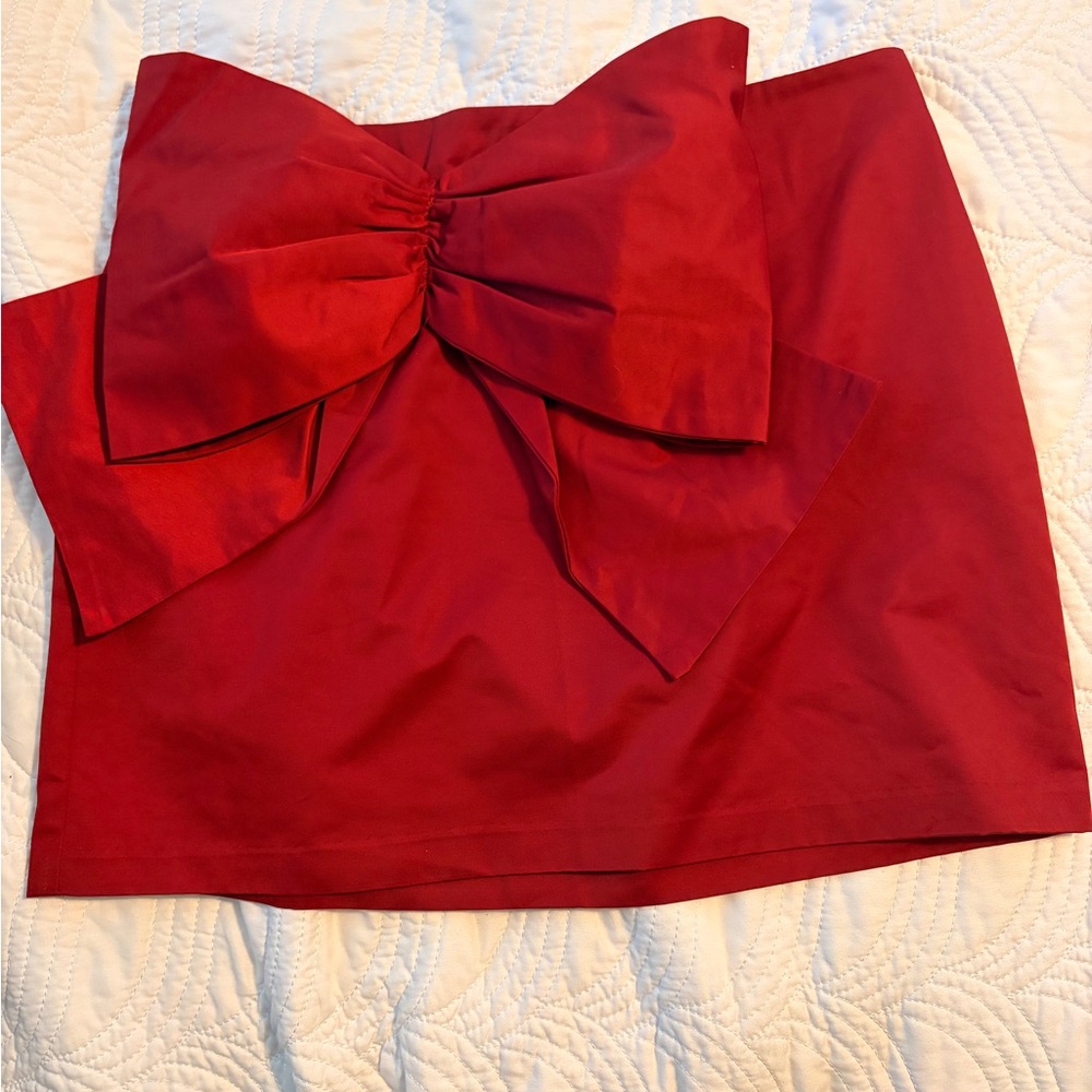 Red mini skirt with bow